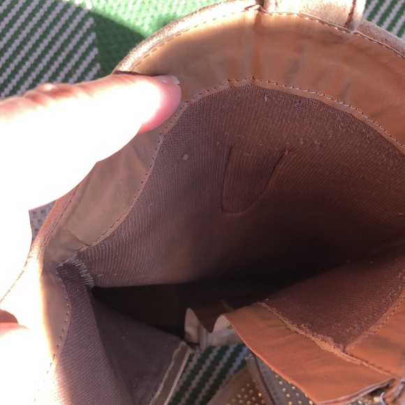 Faux leather bling cowboy boots w/ rustic sole and heels. Zipper closure Size 8 - Picture 8 of 11